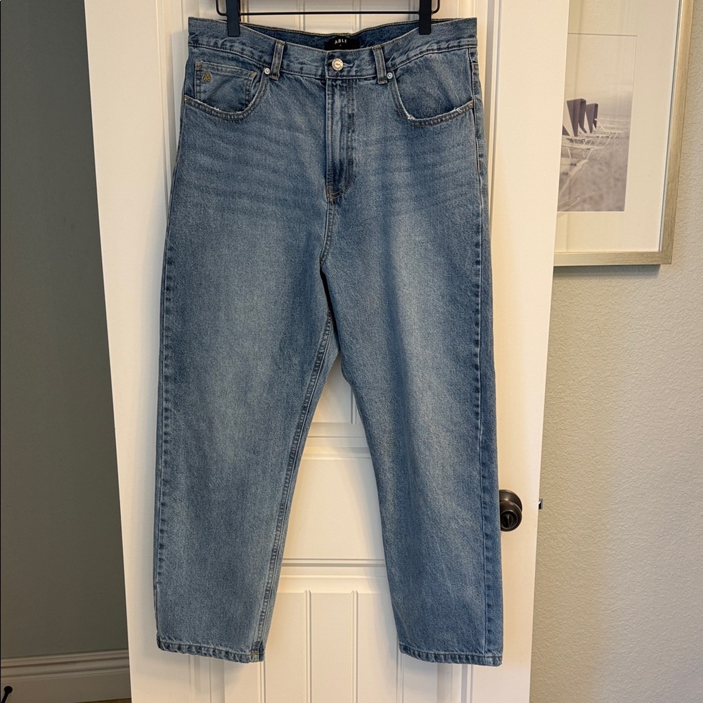 Women’s Able Light Blue straight leg high rise Jean. Size 31